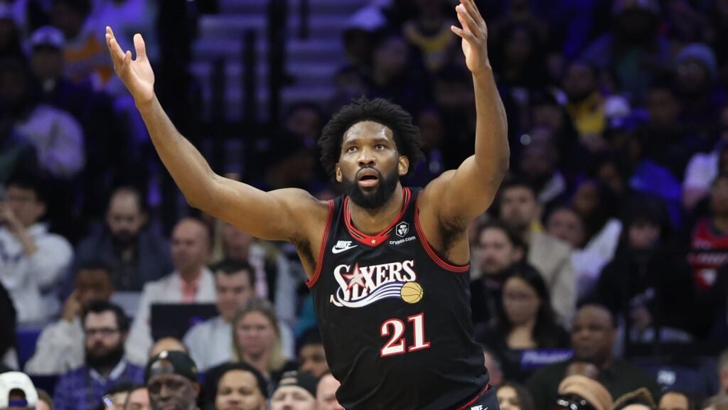 Lire la suite à propos de l’article Joel Embiid répond présent et fait taire les doutes